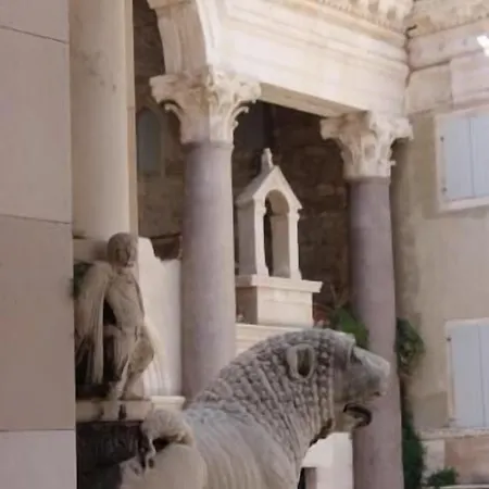 Couette-café The At 4*