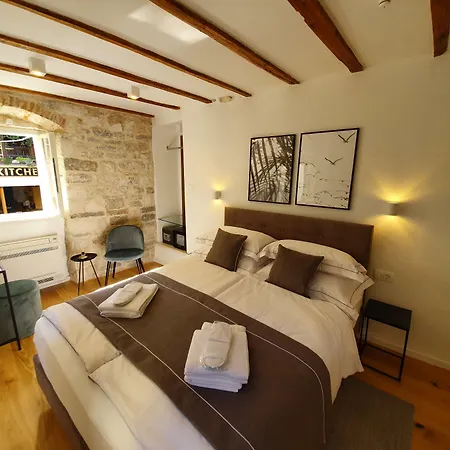 Couette-café The At Split