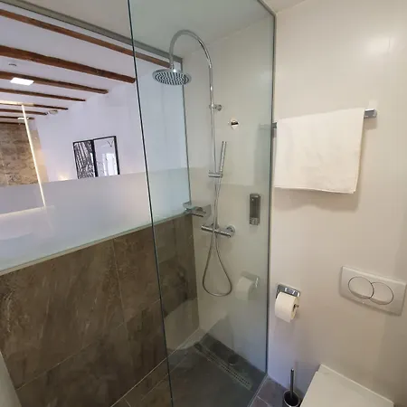 The At Couette-café 4*