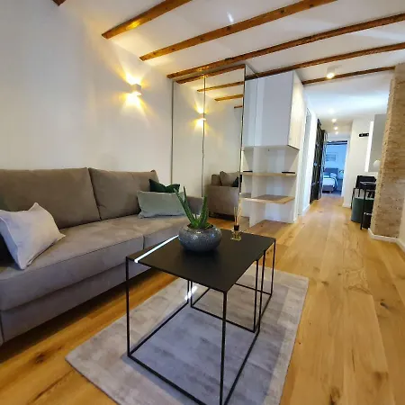 Couette-café The At 4*