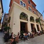 The At Alojamento de Acomodação e Pequeno-almoço 4*