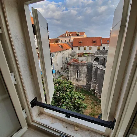 The At Готель типу 