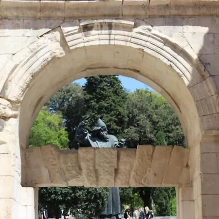 The At سبليت