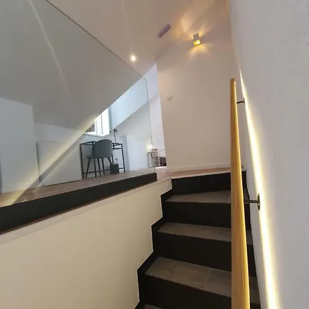 The At 4* سبليت