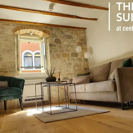 The At 4* سبليت
