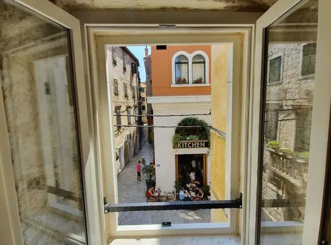 Bed & Breakfast The At 4*